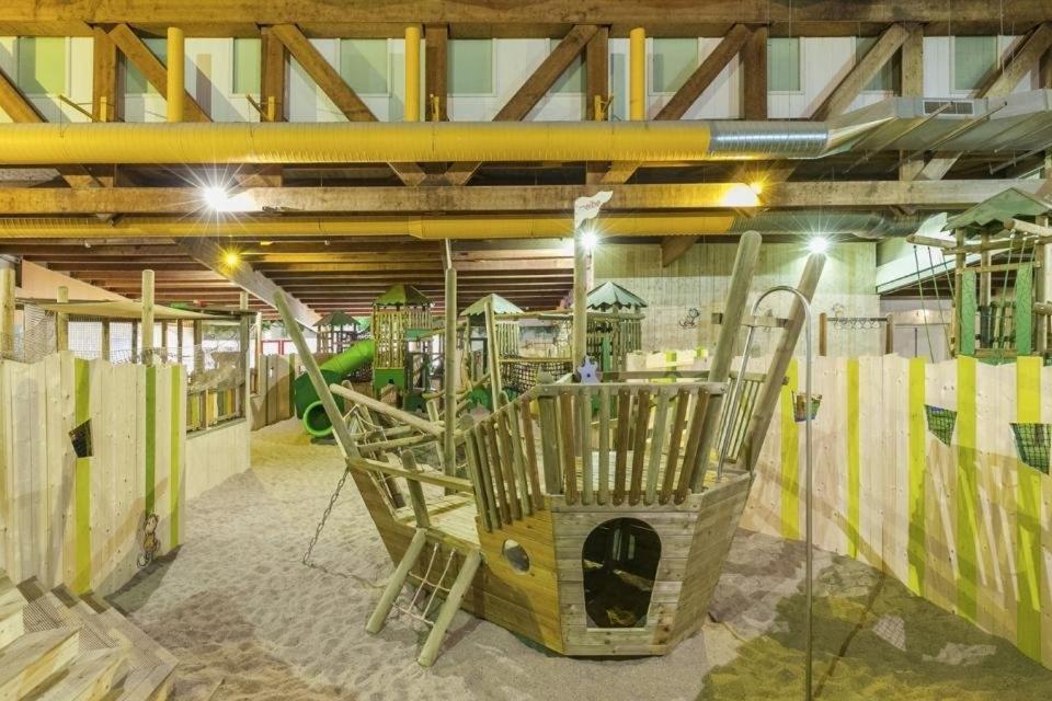 Het Familie Boshuisje - Vakantiewoning Op Prachtig Park Met Veel Faciliteiten Inc Ligbad Gramsbergen ภายนอก รูปภาพ